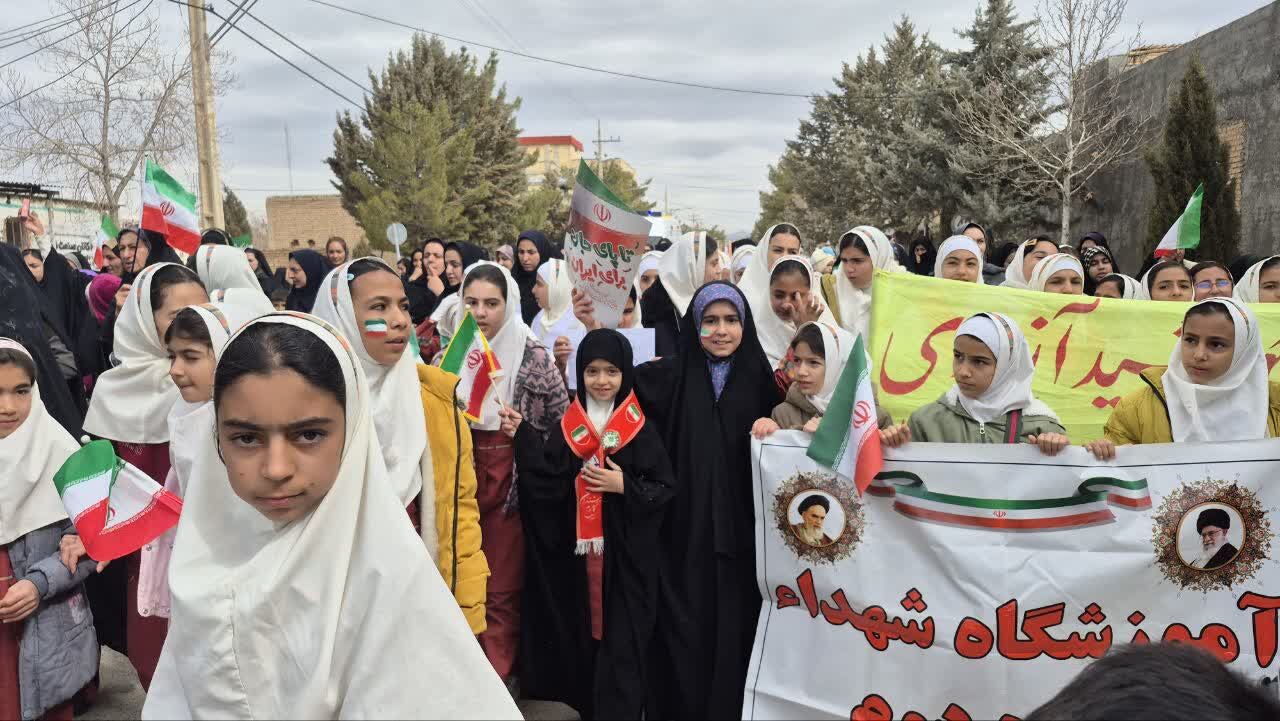 پیمان دانش‌آموزان با آرمان‌های انقلاب