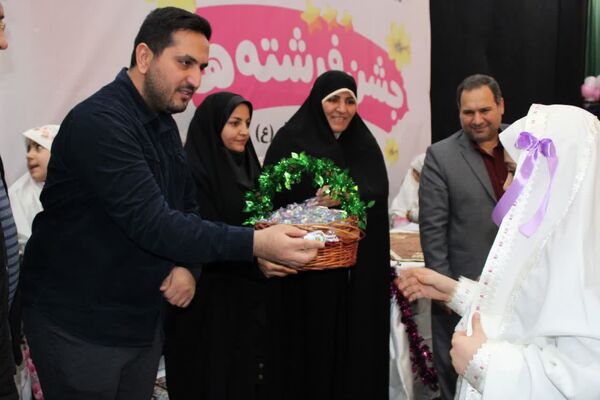 جشن عبادت ۱۳۰۰ نفر از دختران منطقه ۱۰ در مهدیه امام حسن مجتبی(ع)