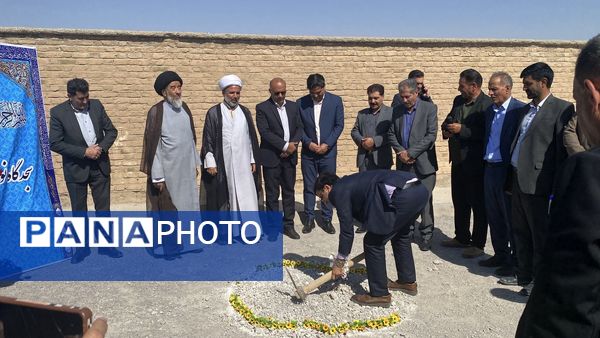 کلنگ‌زنی نمازخانه در مدرسه برکت علیاشهر 