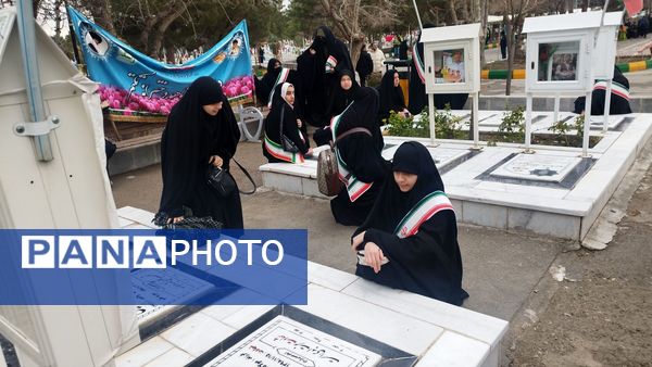 آیین غبارروبی و عطرافشانی مزار شهدا  