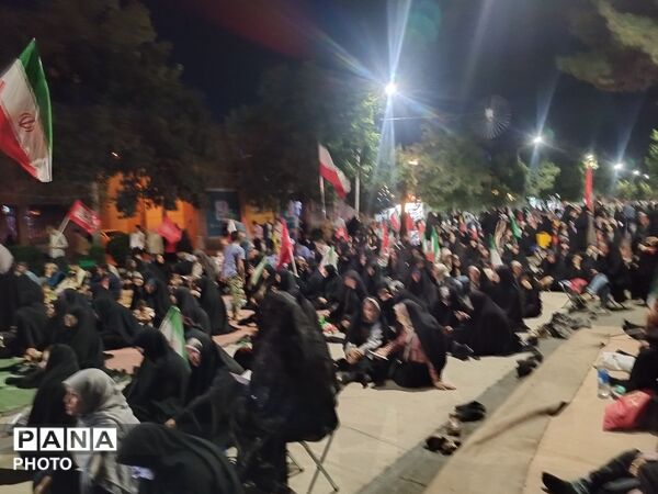 شبِ اشک و عرفان در حسینیه امام خمینی