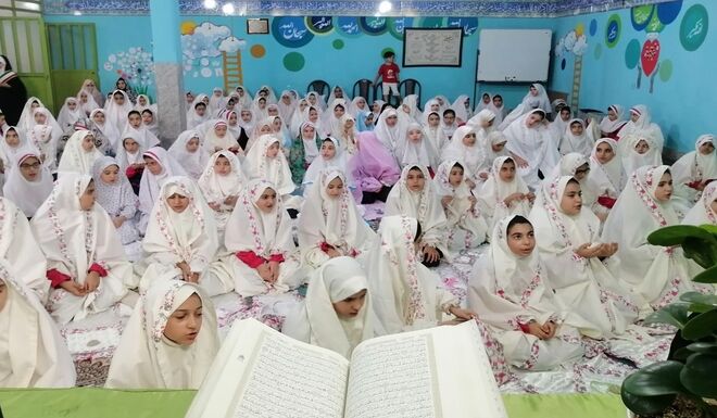 اقامه نماز جماعت در روزهای اول مدرسه