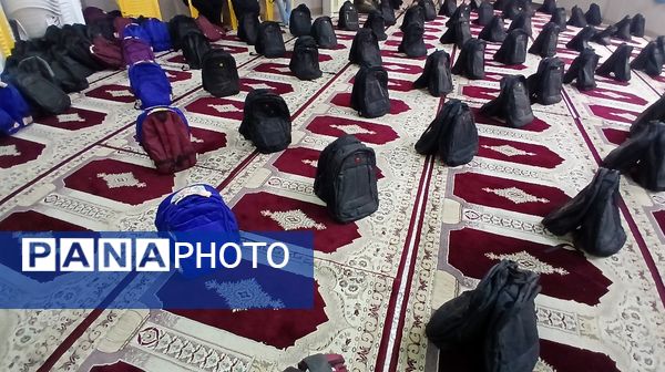 رزمایش اهدا لوازم التحریر به دانش‌آموزان نیازمند در محمودآباد