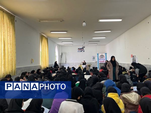 برگزاری جلسه پیشگیری از آسیب‌های اجتماعی در هنرستان بصیرت آشخانه