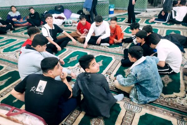 اعتکاف دانش آموزی در مسجد حضرت ابوالفضل قیامدشت