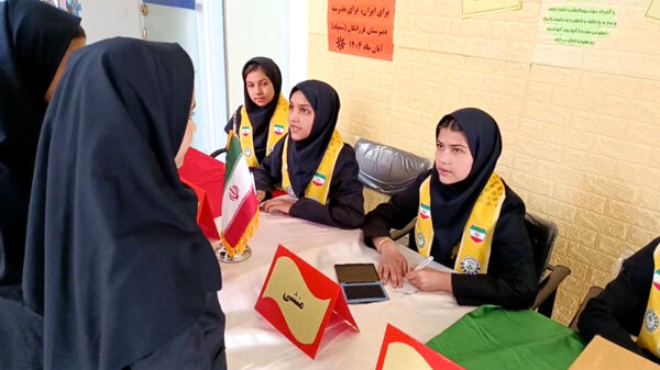 آیین برگزاری انتخابات شورای دانش آموزی در دبیرستان فرزانگان