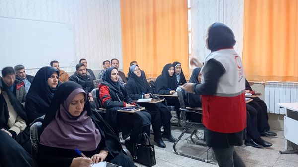 کارگاه آموزشی کمک‌های اولیه سازمان دانش‌آموزی ناحیه 2 کرج 