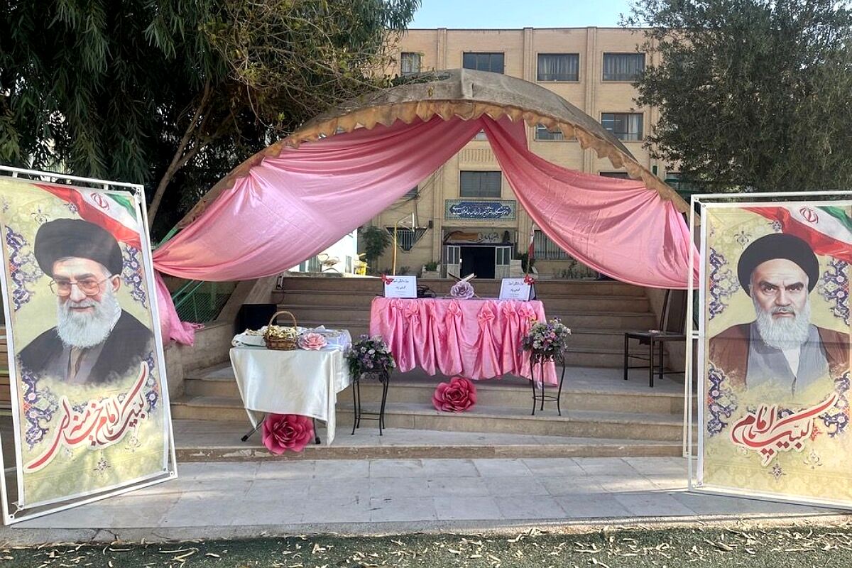 جشن پرشور روز دانش‌آموز در دبیرستان ملوک زندی 