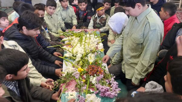 استقبال بی‌نظیر دانش‌آموزان تفرشی از قهرمانان گمنام هشت‌سال دفاع مقدس