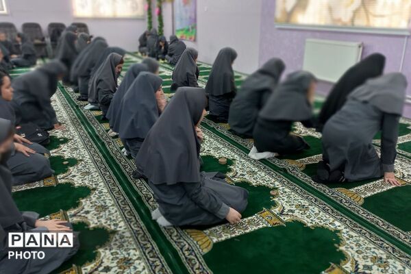 «سه‌شنبه‌های مهدوی» و برپایی نماز جماعت در دبیرستان حضرت معصومه (س)