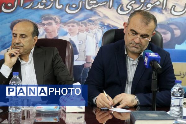 تقدیر از طلایه‌داران آگاهی در مازندران 