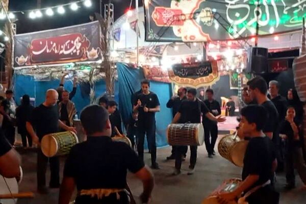 باعشق امام حسین (ع) خدمت می‌کنم