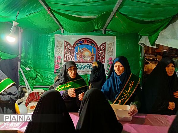آیین معنوی و کودکانه در موکب نورانی امام رضا (ع) با نوای سوره‌های آسمانی