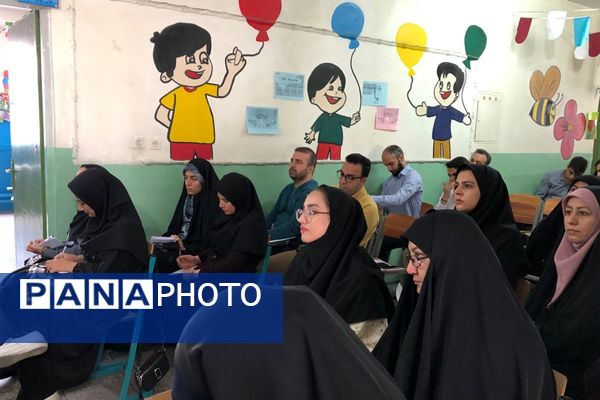 برگزاری کارگاه آموزشی اجتماعات یادگیری در دبستان پیامبر اکرم (ص) ناحیه دو شهرری 