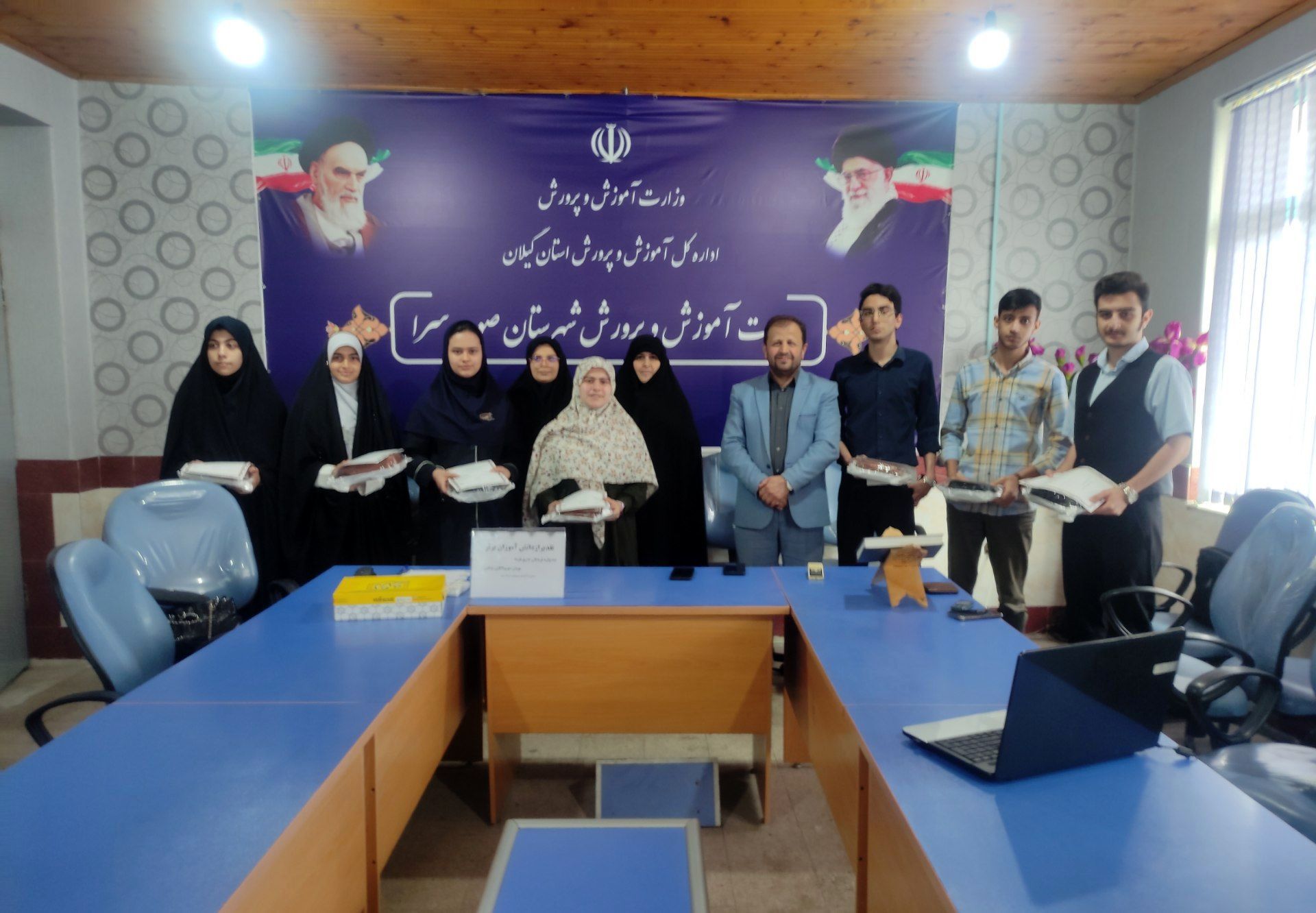 دانش آموزان سرنوشت‌سازان کشور هستند.