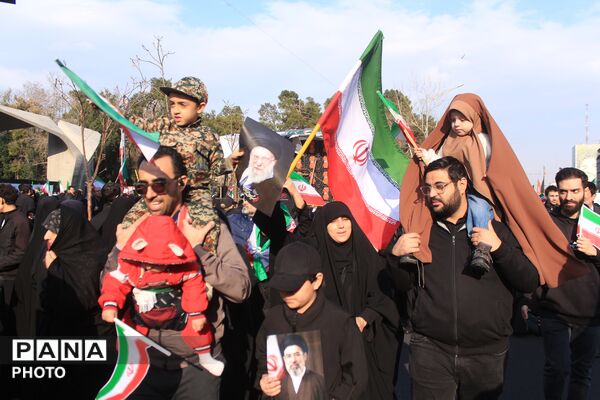 بیعت مردم تهران با سومین رهبر انقلاب