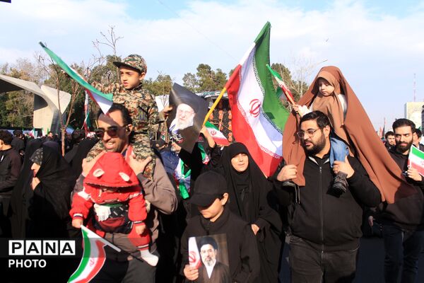 بیعت مردم تهران با سومین رهبر انقلاب