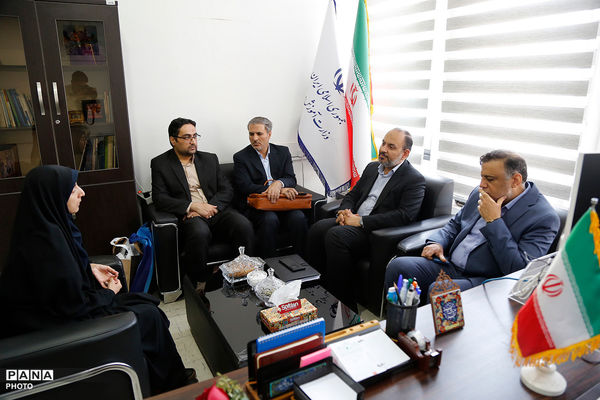 بازدید معاون پرورشی و فرهنگی از مرکز اطلاع‌رسانی و روابط عمومی وزارت آموزش و پرورش