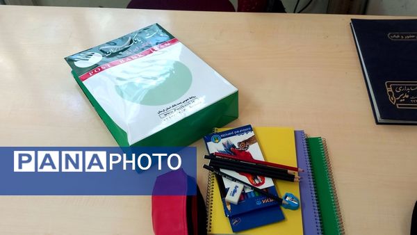 توزیع لوازم التحریر به کودکان نیازمند در روستای سراب غضنفر نورآباد
