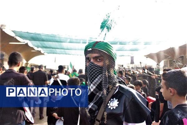 حضور پرشور کودکان قمی در دسته‌های عزاداری روز تاسوعا 