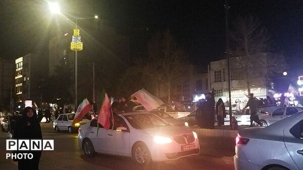 نیشابوری ها تا پایان جنگ  به  بلوار فضل با پرچم ایران  می آیند 