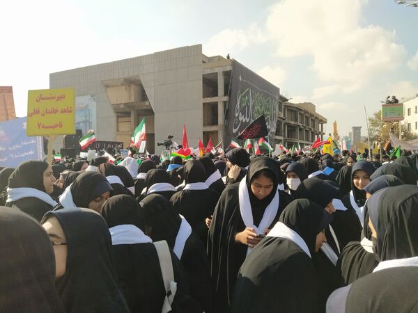  راهپیمایی  روز دانش آموز در مشهد با قلب هایی از جنس عزای حضرت فاطمه (س)