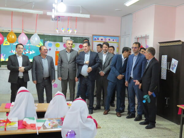نواختن زنگ اول مهر در مدرسه شهدا فرهنگی 