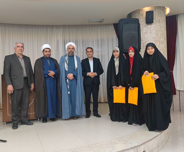 آیین تجلیل ازخادمین مراسم اعتکاف دانش‌آموزی