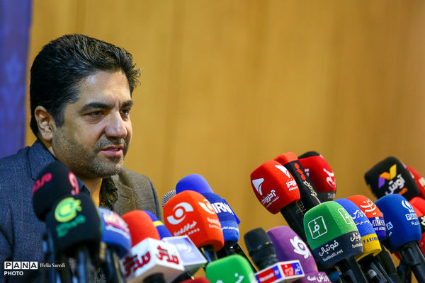 بازدید خبرنگاران از روند بازسازی و تعمیرات ورزشگاه آزادی 