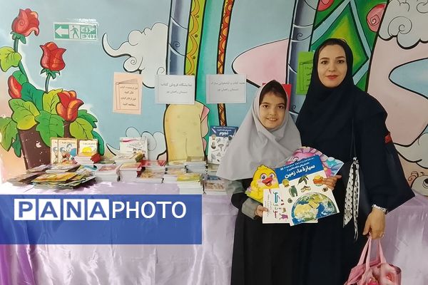 برپایی نمایشگاه کتاب و کتابخوانی به همت دانش‌آموزان مدارس ناحیه دو شهرری 