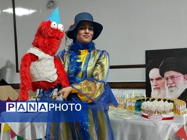 آیین جشن شکوفه‌ها در دبستان شاهد شهید بهنام محمدی ناحیه 2 کرج 