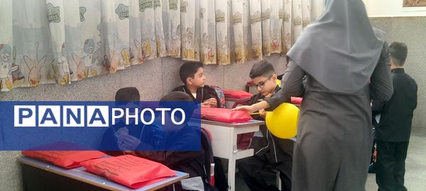 جشن شکوفه‌ها در مدرسه نسل روشن ناحیه 2 کرج 