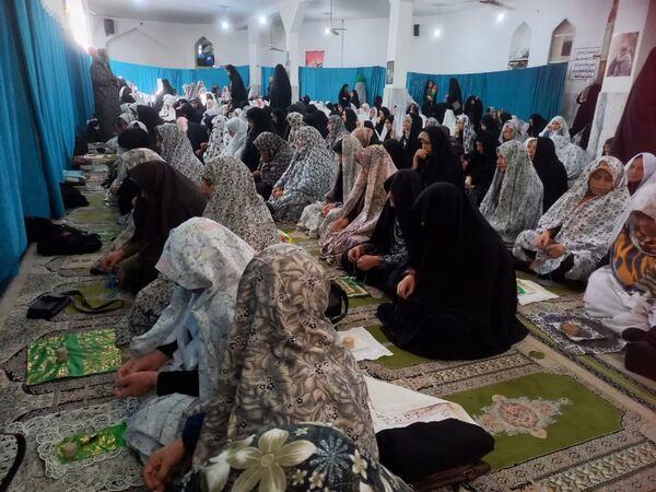 برپایی میز خدمت و جمع آوری کمک‌های مردمی برای جبهه مقاومت 