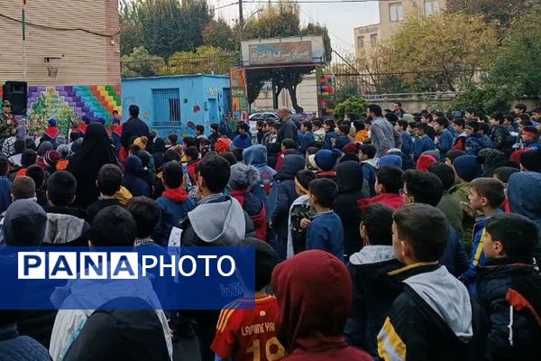 نواختن زنگ آغاز هفته بسیج مستضعفین در مدارس شهرستان ری