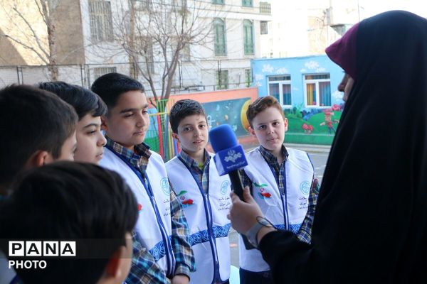 توزیع شیر رایگان در دبستان علی‌اکبر طالبی شهرری