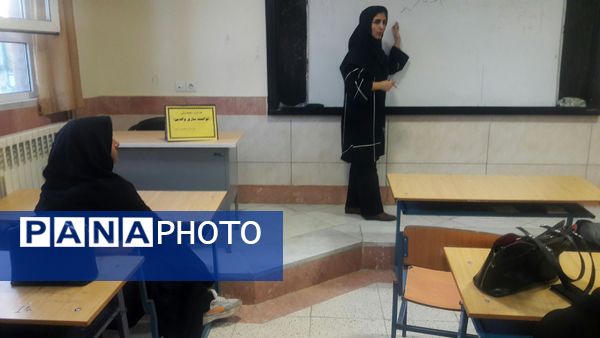 جلسه هدایت تحصیلی دبیرستان دخترانه حضرت زینب(س) کاشمر