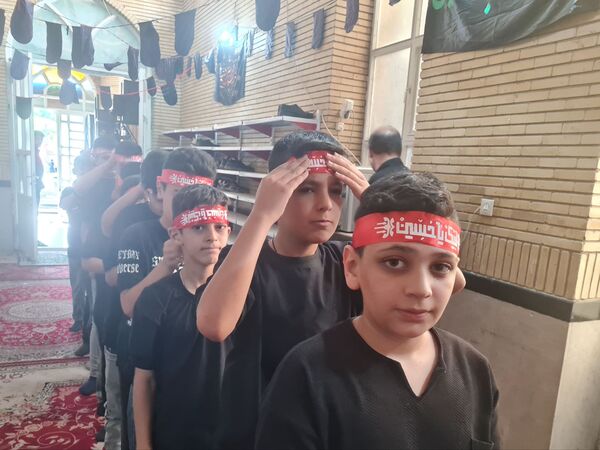 تجدید بیعت دانش‌آموزان ابهری با آرمان‌های عاشورا در سوگواره «احلی من العسل»
