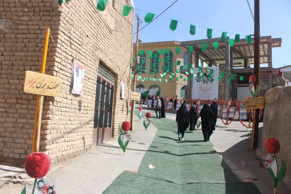 جلوه‌هایی از همدلی گروه‌های مردمی در برپایی یادواره شهدای روستای فردو
