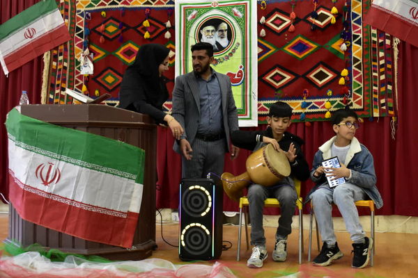 نواخته شدن زنگ انقلاب در مدرسه استثنایی لاله یاسوج