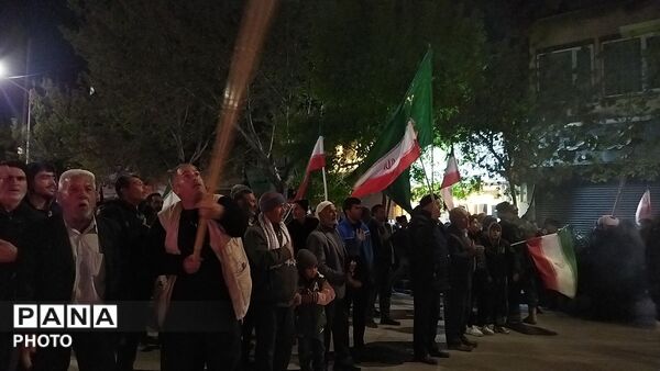 دسته عزاداری روستای اردمه در مراسم چهلم رهبر شهید و شهدای میناب در حسینیه امام 