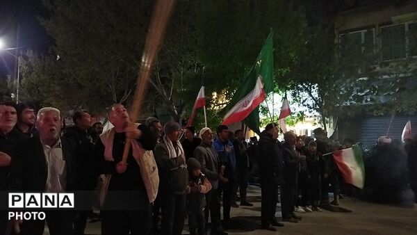 دسته عزاداری روستای اردمه در مراسم چهلم رهبر شهید و شهدای میناب در حسینیه امام 