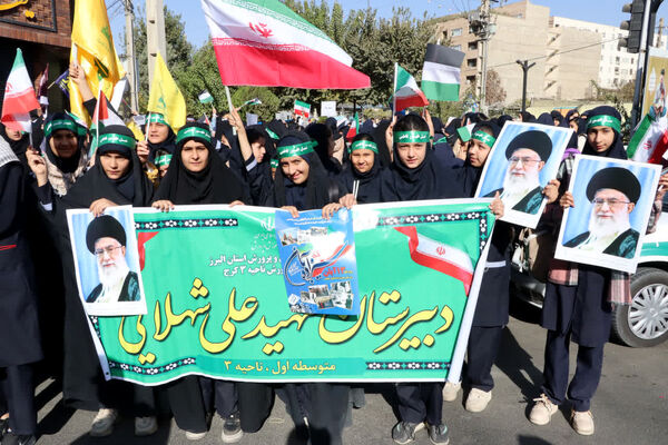 راهپیمایی روز دانش‌آموز در محمدشهر کرج 