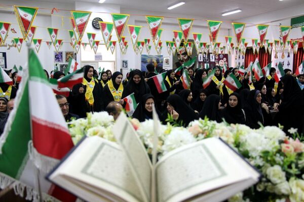 افتتاح نمایشگاه شکوفایی هنر و مهارت زنان و دختران هنرستان استاد شهریار 