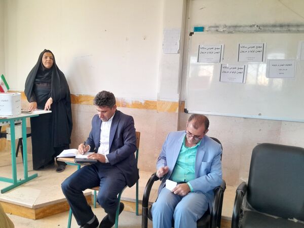 برگزاری جلسه آیین‌نامه انجمن اولیا و مربیان در دبیرستان خدیجه کبری منطقه زاغه