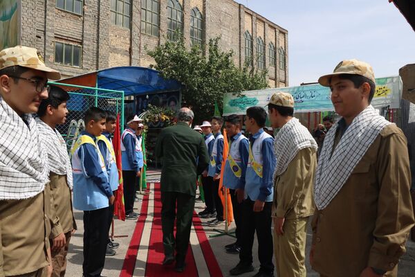زنگ نماز در دبیرستان برزگر با حضور آیت الله علم الهدی 