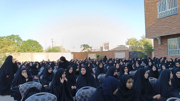 نواخته شدن زنگ آغاز سال تحصیلی در مدرسه زمان‌زاده شهر قنوات