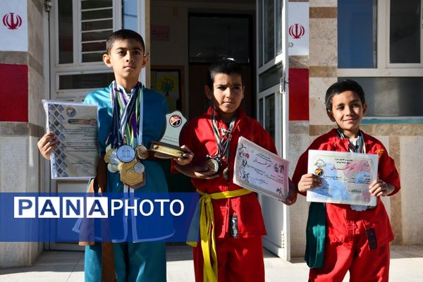  برگزاری مراسم جشن و افطاری با شکوه در دبستان عشایری حاجیه خانم رباب امامی