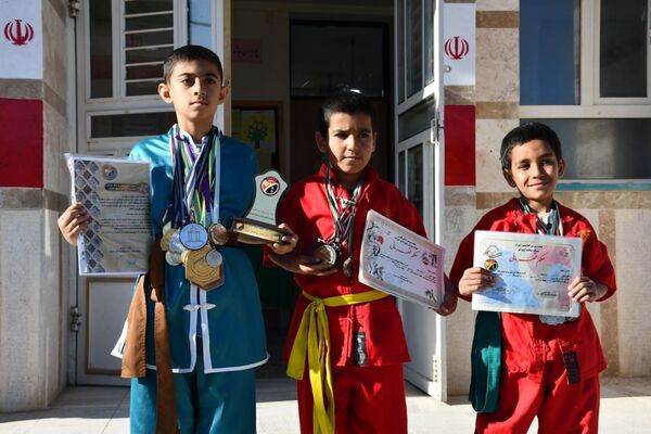  برگزاری مراسم جشن و افطاری با شکوه در دبستان عشایری حاجیه خانم رباب امامی