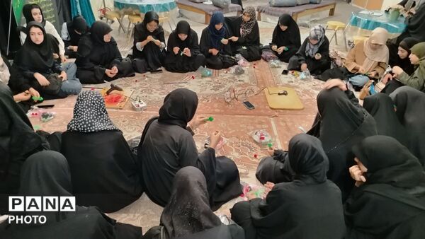 محفل هنری نوجوانان در رواق معصومانه حرم کریمه اهل بیت(س)