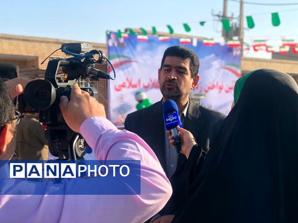 نواخته شدن زنگ گلبانگ انقلاب اسلامی در دبیرستان خوروش2 کارون